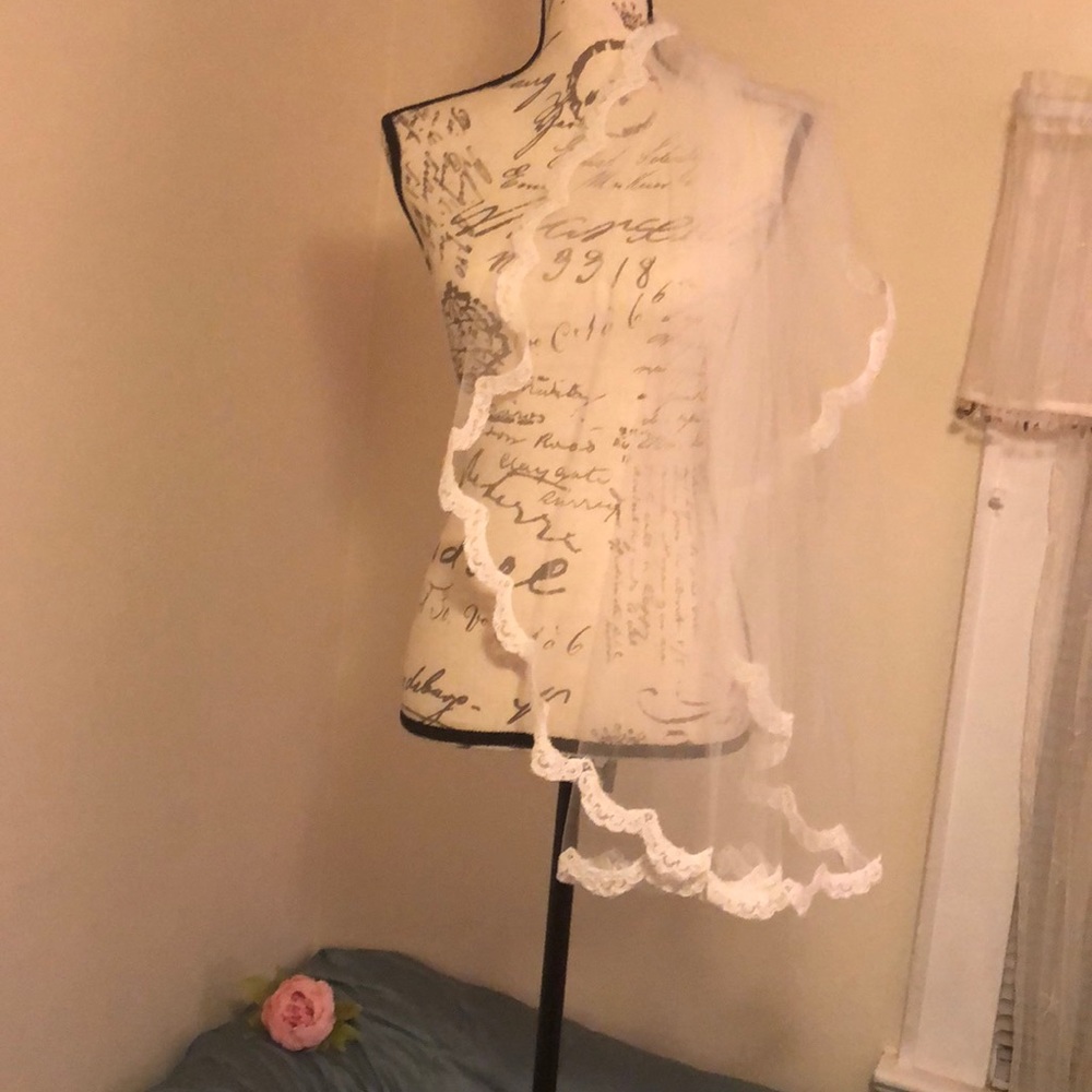 Wedding Belles Elbow Length Scalloped Lace Veil